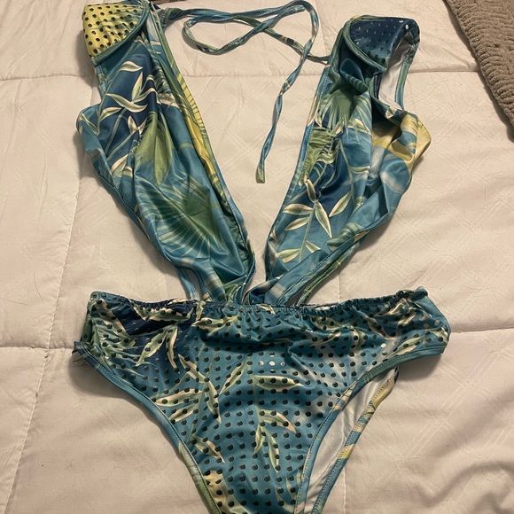 Two piece sleeveless Swimsuit & Bikini Cover Up - Picture 6 of 7